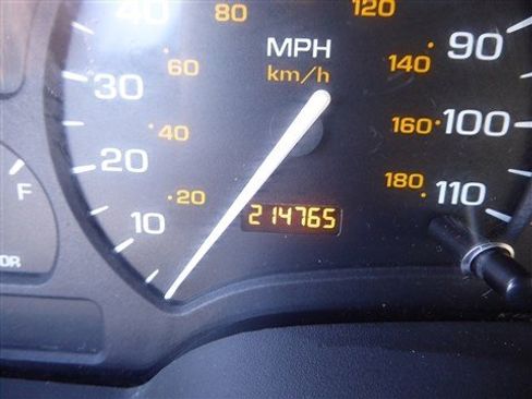 Used 2002 Saturn S-Series SL1 image 12