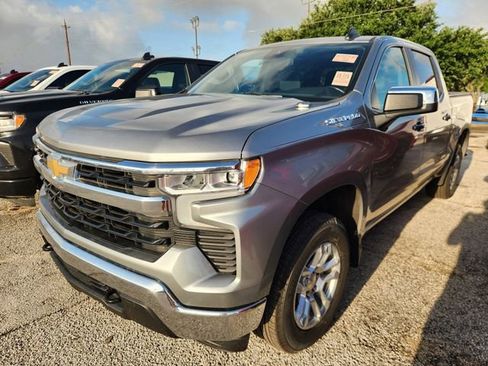 Used 2023 Chevrolet Silverado 1500 LT AWD/4WD image 3