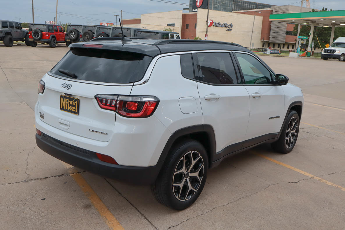 Used 2025 Jeep Compass Limited AWD/4WD image 5
