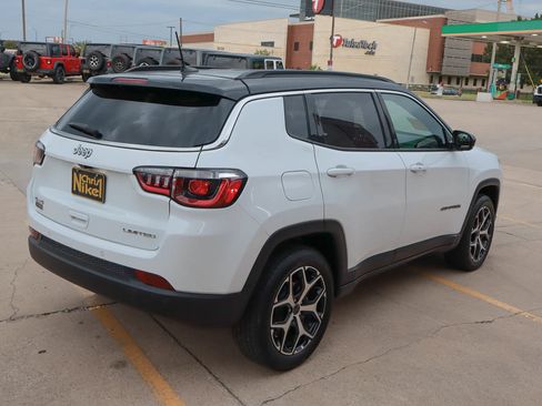 Used 2025 Jeep Compass Limited AWD/4WD image 5