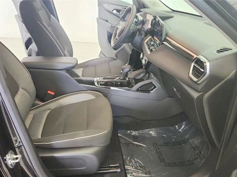 Used 2025 Chevrolet TrailBlazer LT AWD/4WD image 36