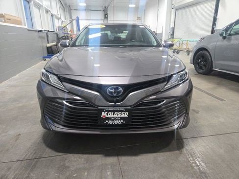 Used 2018 Toyota Camry XLE image 2