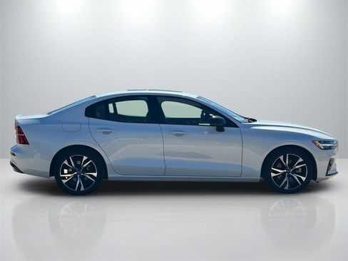 Used 2024 Volvo S60 B5 Core image 4