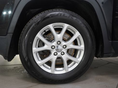 Used 2014 Jeep Cherokee Latitude w/ Comfort/Convenience Group image 29