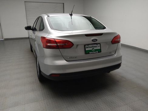 Used 2016 Ford Focus SE w/ SE Cold Weather Package FWD image 6