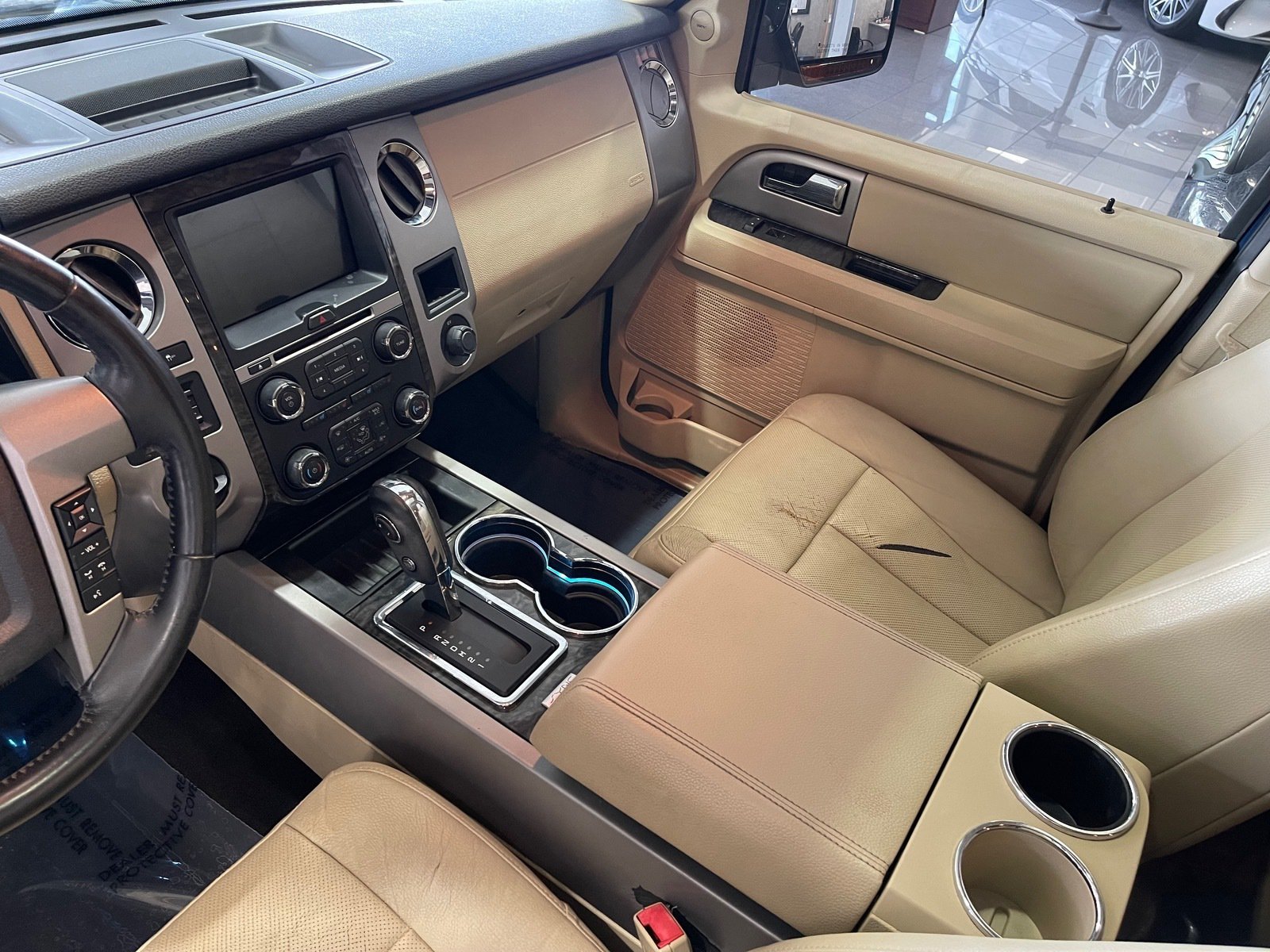 Used 2017 Ford Expedition Limited w/ Equipment Group 301A RWD image 29