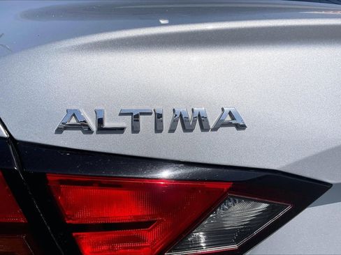 Used 2021 Nissan Altima 2.5 SR FWD image 8