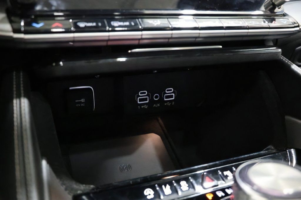Used 2025 Jeep Wagoneer 4WD w/ Premium Group I image 30