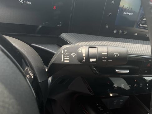 Used 2026 Nissan Kicks SR FWD image 38