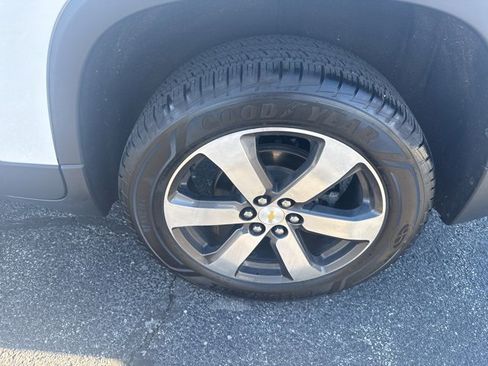 Used 2018 Chevrolet Traverse LT image 11
