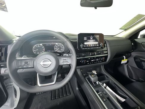New 2025 Nissan Pathfinder SV image 11