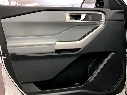 Used 2022 Ford Explorer XLT w/ Equipment Group 202A image 22