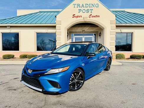 Used 2019 Toyota Camry XSE image 2