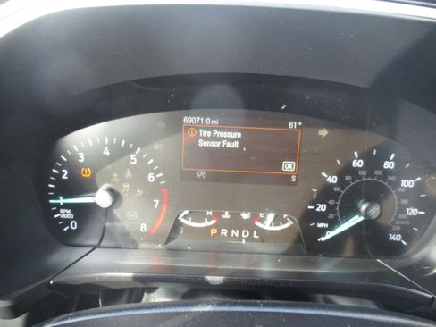 Used 2020 Ford Escape SE image 19