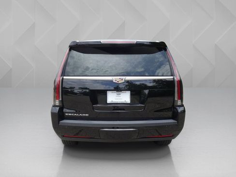 Used 2018 Cadillac Escalade Premium Luxury RWD image 4