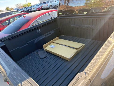 Used 2025 Toyota Tacoma TRD Off-Road image 7