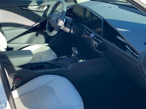 New 2026 Kia Niro EX image 25