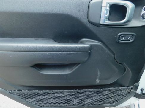 Used 2023 Jeep Gladiator Willys image 7