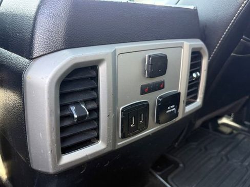 Used 2019 Ford F150 Lariat w/ Equipment Group 502A Luxury AWD/4WD image 30