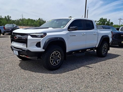 Used 2024 Chevrolet Colorado ZR2 w/ Safety Package AWD/4WD image 6