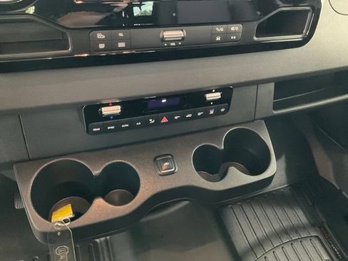 Used 2024 Mercedes-Benz Sprinter 2500 image 13