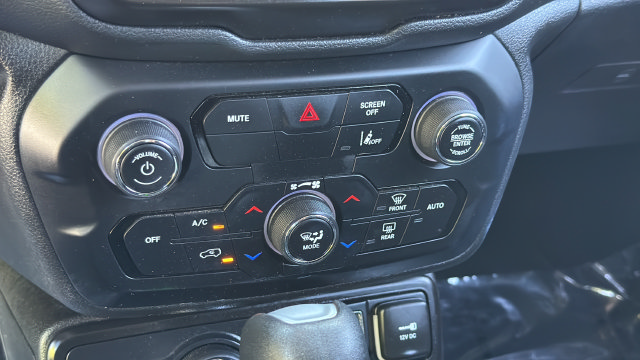 Used 2023 Jeep Renegade Latitude AWD/4WD image 20