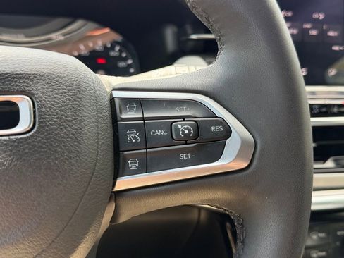 Used 2025 Jeep Compass Limited image 22