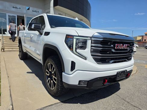 Used 2022 GMC Sierra 1500 AT4 w/ AT4 Preferred Package AWD/4WD image 3