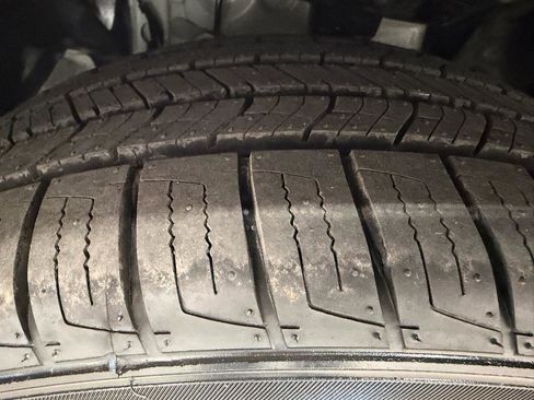 Used 2024 Toyota Camry SE image 9