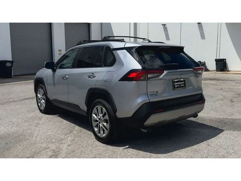 Used 2022 Toyota RAV4 Limited AWD/4WD image 7