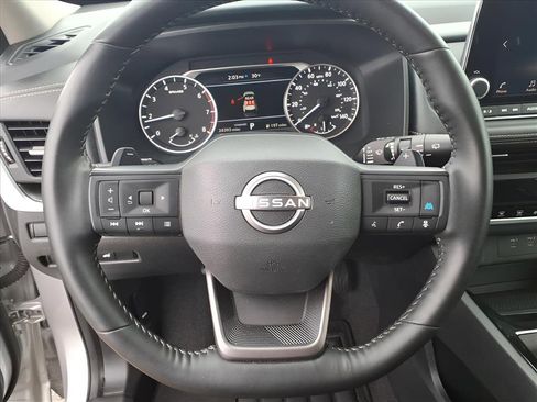 Used 2025 Nissan Rogue SV image 14