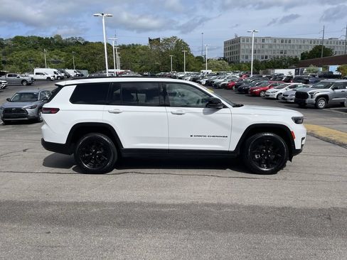 Used 2025 Jeep Grand Cherokee L Altitude AWD/4WD image 7