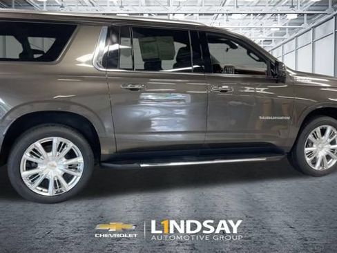 Certified 2021 Chevrolet Suburban High Country AWD/4WD image 2