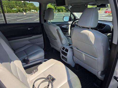Used 2020 Honda Pilot Touring image 64