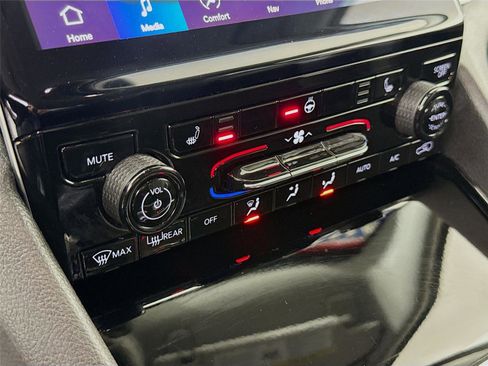 Used 2022 Jeep Grand Cherokee L Limited image 16