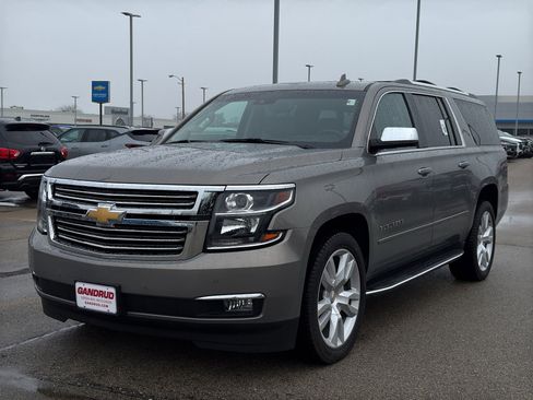 Used 2017 Chevrolet Suburban Premier AWD/4WD image 2
