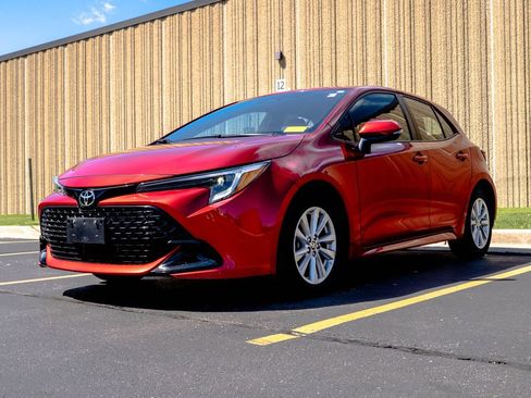 Used 2024 Toyota Corolla SE w/ SE Package FWD image 4