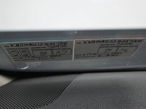 Used 2018 Kia Sedona L FWD image 10