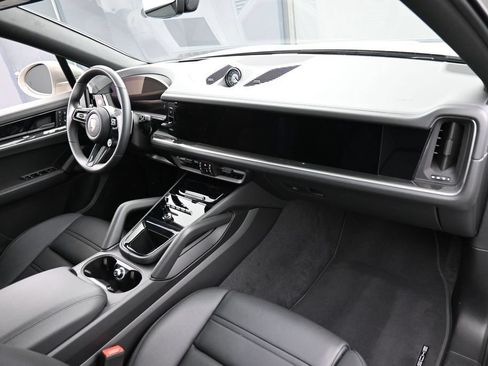 Certified 2026 Porsche Cayenne S AWD/4WD image 31
