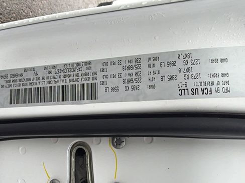 Used 2018 Jeep Cherokee Latitude w/ Altitude Package image 21