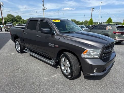 Used 2017 RAM 1500 Express AWD/4WD image 3