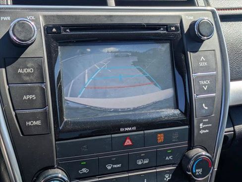Used 2017 Toyota Camry SE FWD image 13