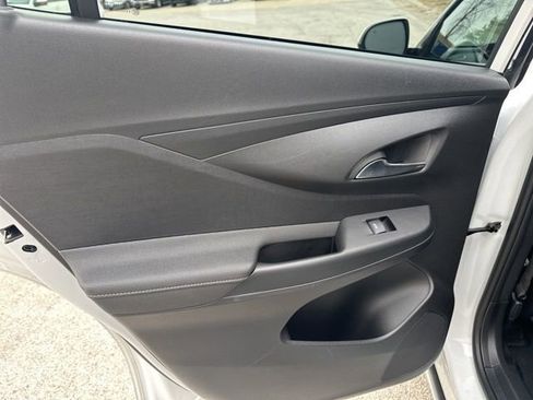 Used 2025 Buick Envista Avenir image 53