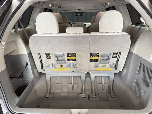 Used 2011 Toyota Sienna LE FWD image 23