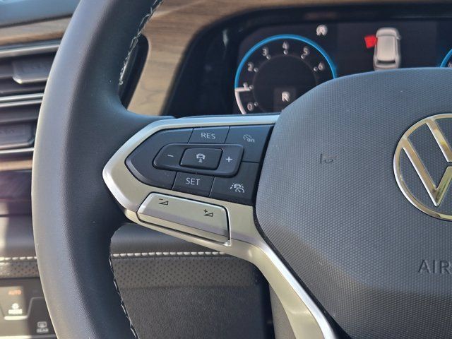 Used 2024 Volkswagen Atlas SE w/ Panoramic Sunroof Package FWD image 26