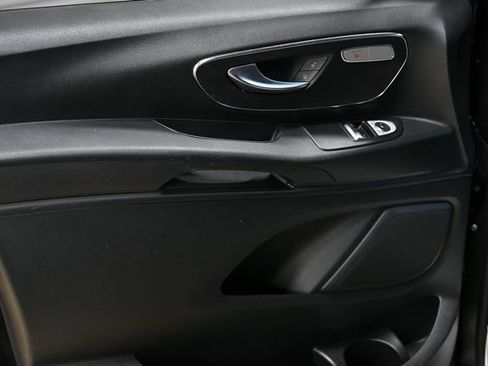 Used 2023 Mercedes-Benz Metris Passenger image 36