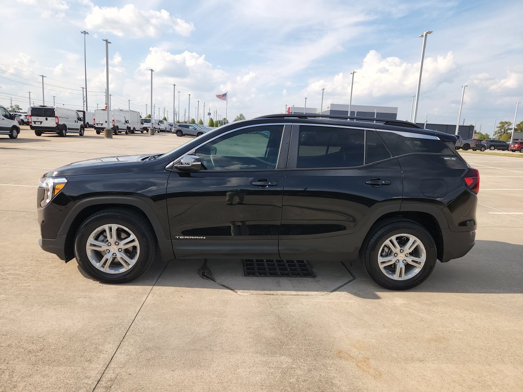 Used 2023 GMC Terrain SLE w/ Driver Convenience Package FWD image 8