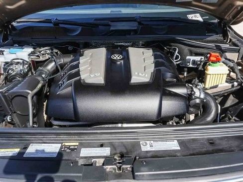 Used 2016 Volkswagen Touareg TDI image 20