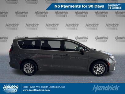 Used 2025 Chrysler Pacifica Select