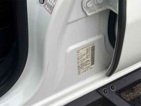 Used 2022 Nissan Frontier SV image 33